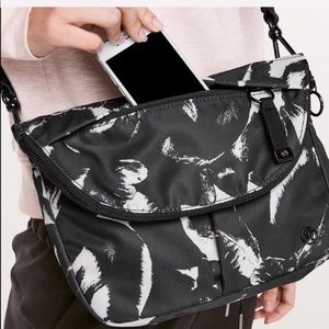 Lululemon All Night Festival Bag 5L - B&W